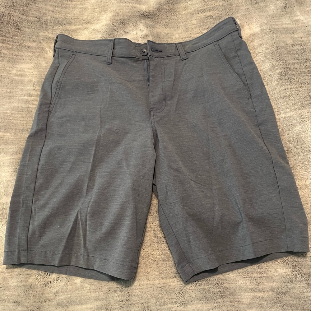 Men’s gray shorts